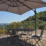 Casa La Terrazza-le Fornaci- Дом отдыха *